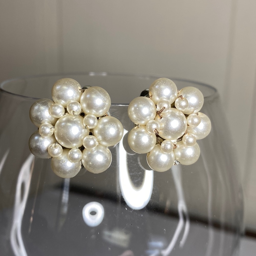 Vintage cluster pearl bead earrings